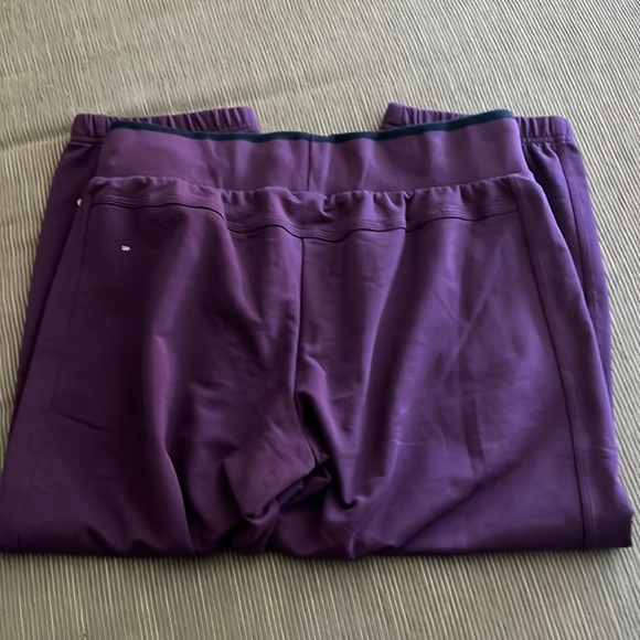 Puma sports cropped sweatpants. - Picture 5 of 9